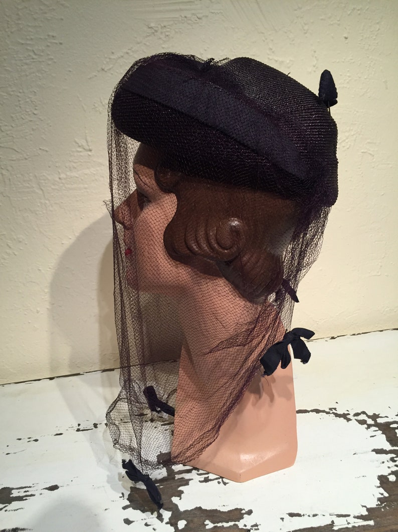 She Was an English Violet Vintage 1940s Dark Plum Purple Straw Slant Caplet Hat w/Matching Veil image 4