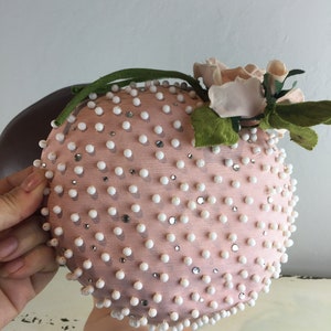 Yet....She Thought She Had Vintage 1950s Pale Pink White Bead & Rhinestone Mini Pancake Hat w/Standing Rose image 6