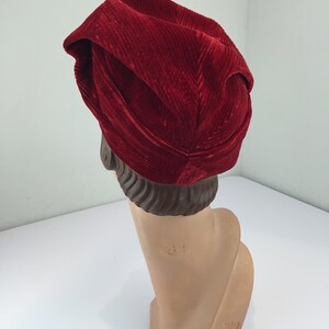 Geometric Charm Vintage 1930s Ruby Red Velvet Deco Stitch Work Sculpted Turban Styled Hat image 6