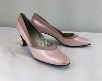 Fashion Made Easy - Vintage 1960s NOS Shell Pink Muted Pearl & Nubuck Leather Heels - 7.5/8AA