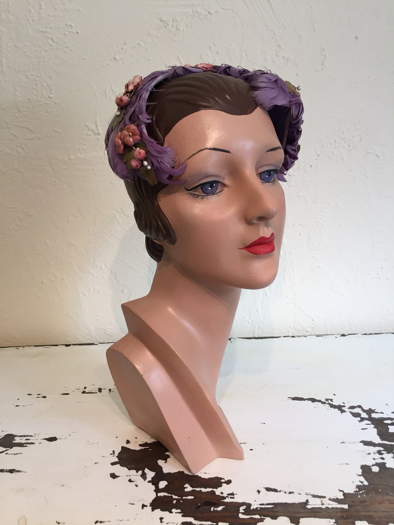 Did You See the Groomsmen Vintage 1940s 1950s Lilac Lavender Curled Feather & Floral Cookie Cutter Hat Fascinator image 4