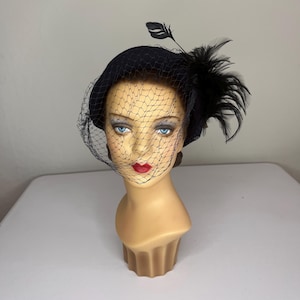 Smart Gals Shop in Style - Vintage 1950s Navy Blue Caplet Hat w/Feathers & Birdcage Veil
