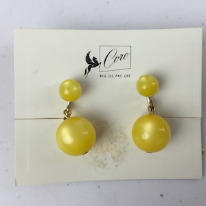 Moon Beam Moments Vintage 1950s NOS Coro Yellow Moonglow Lucite Beads Necklace & Earring Set image 8