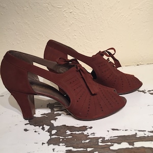 Ethel, Doris & Alice Lyleton - Vintage 1930s NOS Harrod&#39;s Rust Brown Nubuck Leather Pumps Heels Shoes - 9B Museum Quality