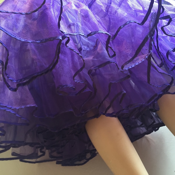 A Girl Goes Swish - Vintage 1990s Does 1950s Deep Violet Purple Two Layer Crinoline Petticoat - M