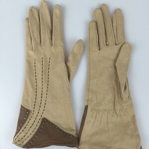 In Town or Partying Vintage 1940s 1950s Sandy Beige & Caramel Over Wrist Gloves 6.5/7 image 4