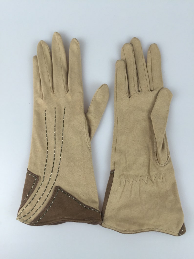 In Town or Partying Vintage 1940s 1950s Sandy Beige & Caramel Over Wrist Gloves 6.5/7 image 4