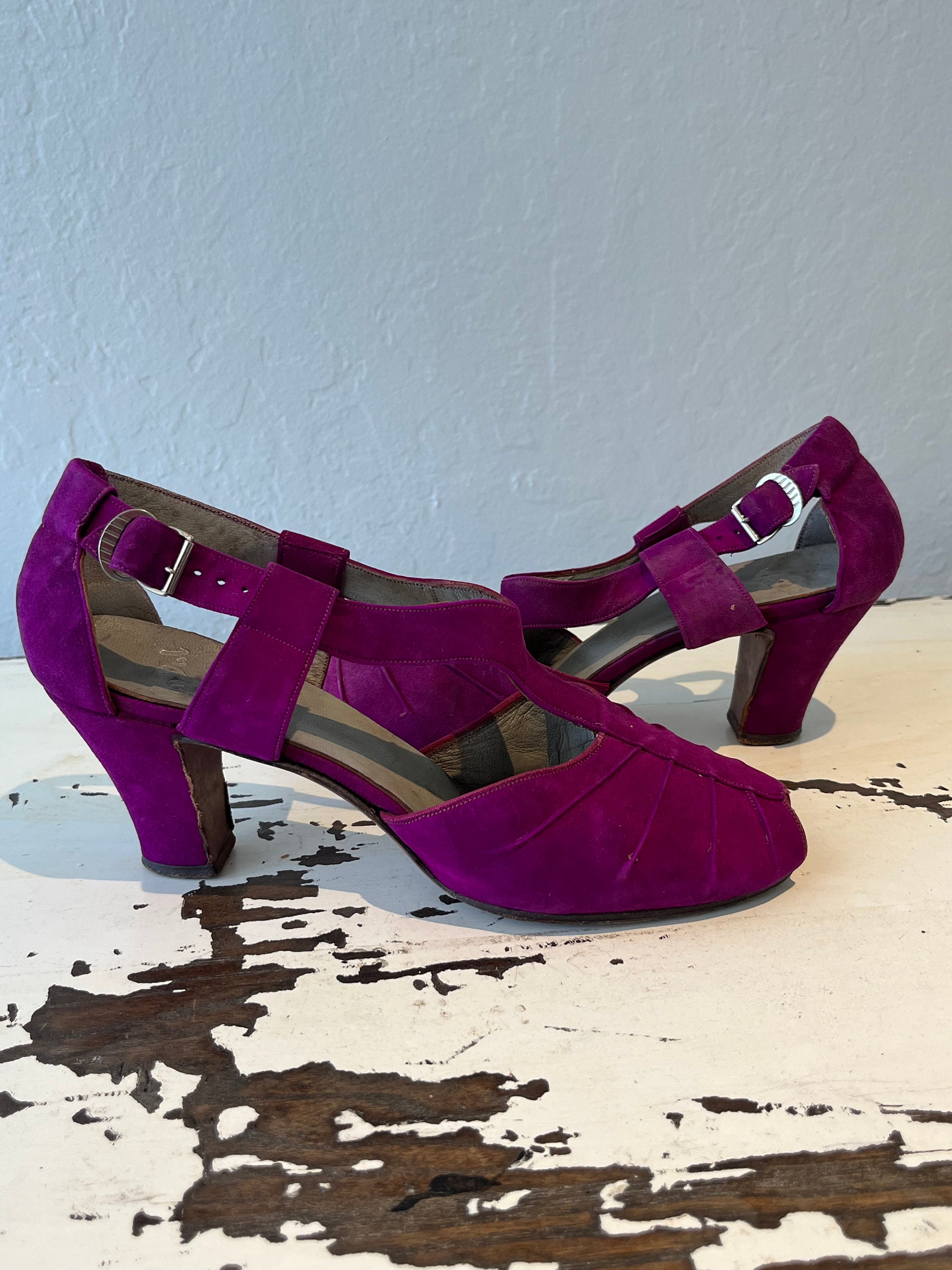 希少 60s~ Vintage Suede Design Heel Shoes Vintage Suede Crown Cone Heels Size 9 1/2 1950's-60's