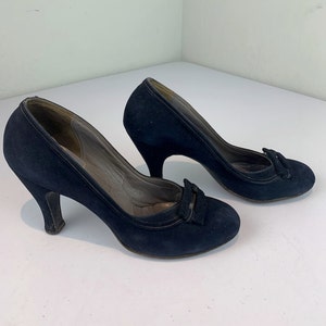 The Flair For Blue - Vintage 1940s Classic Navy Nubuck Leather Pin Up Heels Shoes - 7 1/2