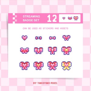 Puede incluir: Un conjunto de 12 insignias de transmisión en pixel art, con corazones y lazos rosas. El texto dice "STREAMING BADGE SET" y "SE PUEDEN USAR COMO PEGATINAS Y RECURSOS". Diseñado por Takoyaki Pixel.