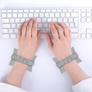 Keyboard Wrist Rest for Carpal Tunnel and Pain Relief, Wearable Wrist Rest for Desk, Laptop