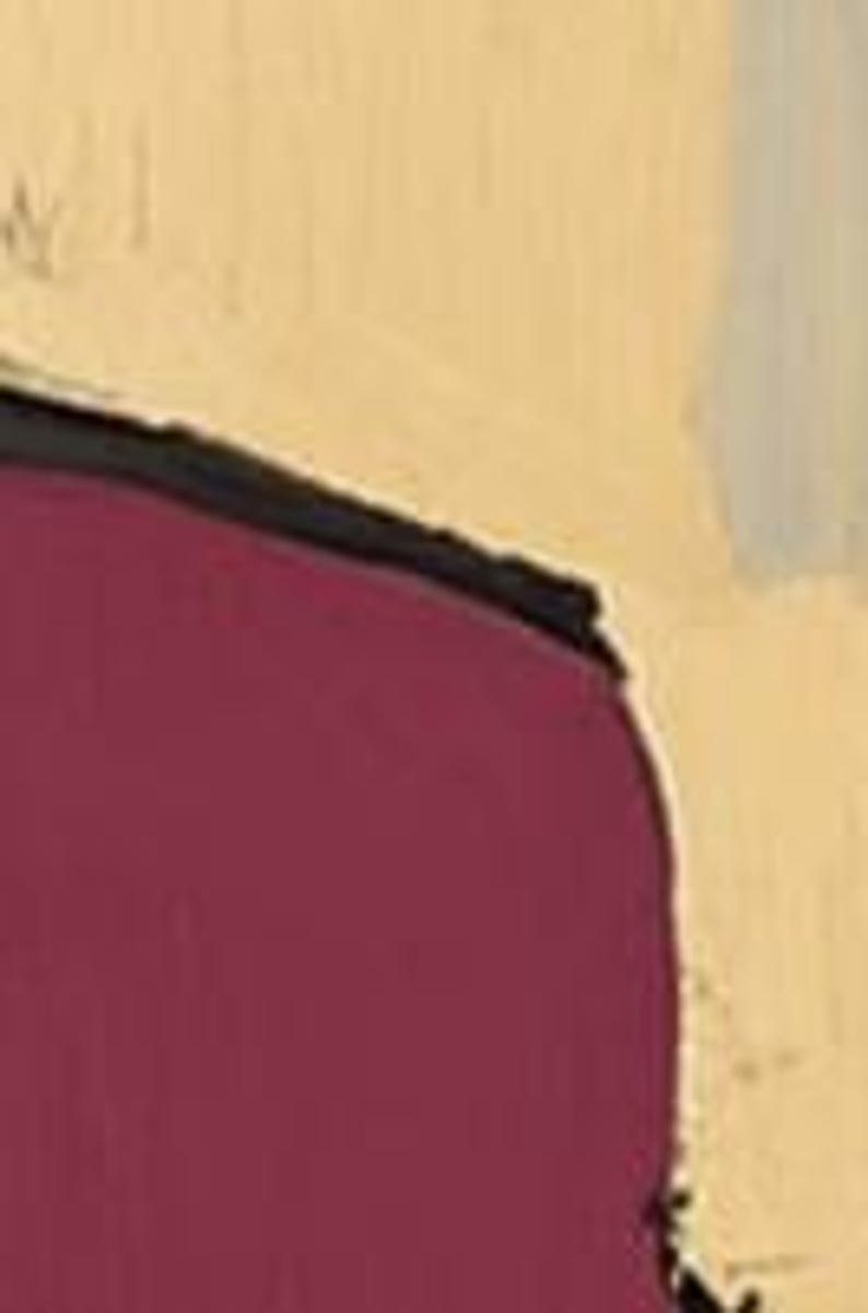 K&ouml;nnte beinhalten: Nahaufnahme eines abstrakten Gem&auml;ldes in tiefem Burgunderrot mit schwarzem Rand. Das Gem&auml;lde hat einen strukturierten Pinselstrich-Effekt und ist vor einem hellgelben Hintergrund platziert.