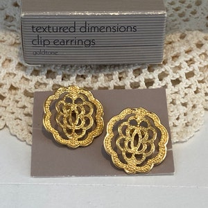 Avon &quot;Textured Dimensions&quot; Clip On Earrings Gold Tone Vintage 1991