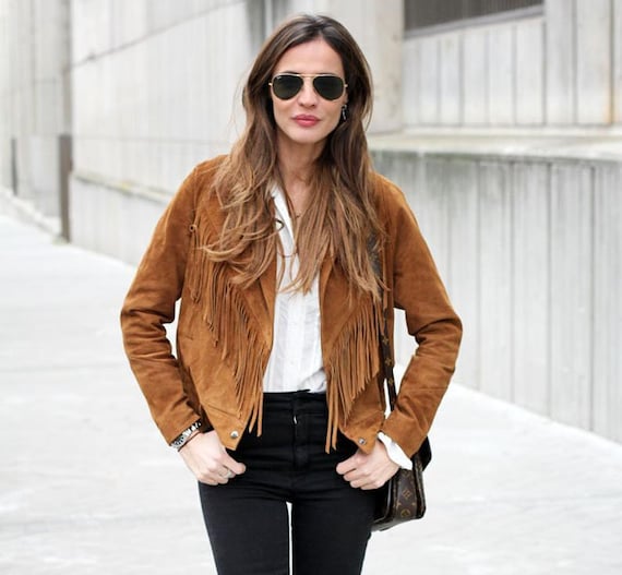 Chaqueta de cuero de ante marrón con flecos estilo western para