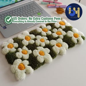 Alfombra de teclado esponjosa hecha a mano – Decoración de escritorio de musgo 3D, reposamuñecas con diseño de margaritas, accesorio de estudio con temática de bosque verde, regalo personalizado y acolchado para gamers.