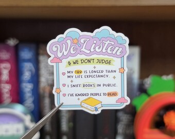 Escuchamos y no juzgamos. Pegatina Bookish: pegatina romántica Bookish, pegatinas de libros románticos, pegatina Kindle Bookish linda.