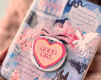 Good Girl Kindle Grip - Soporte para Kindle de estilo romántico rosa, accesorio para Kindle para amantes de los villanos, bonito regalo para amantes de los libros, regalo obsceno