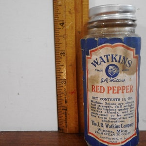 Watkins Red Pepper shaker, Watkins glass pepper shaker,  Watkins bottles, Watkins shaker, watkins bottles,  vintage Watkins, FREE SHIPPING