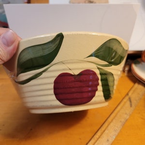 Vintage pottery Watt apple bowl, watt 601 ribbed bowl , vintage wattware, old watt pottery, watt bowl, watt advertising free ship