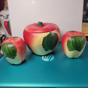 Vintage hull apple shakers, Hull apple grease jar, vintage Hull pottery, early Hull,   Free Shipping