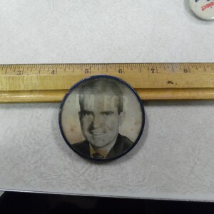 Nixon flasher, Nixon pinback, presidential campaign, politics,politial button, political pinback