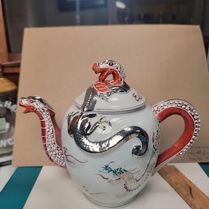 お値下げ❣️中国の古い器　動物いっぱい！可愛い　ドラゴン　ヴィンテージ Kutani Dragon - Etsy