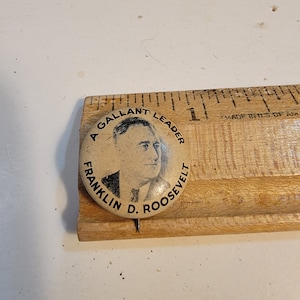 President Roosevelt pinback button, presidential campaign, FDR Gallant Leader political button, political pinback  free shipping