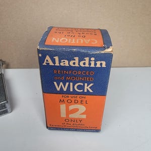 Aladdin Model 12 box and original wick, Aladdin wick, vintage Aladdin kerosene lamp wick, vintage advertising box.  FREE SHIPPING