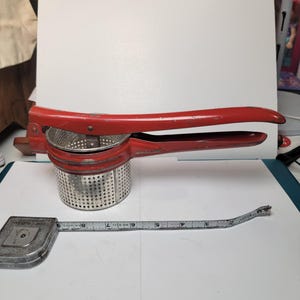 Vintage green potato riced, vintage potato ricer, vintage vegetable ricer, vintage kitchen, vintage kitchen utensils, FREE SHIPPING