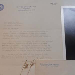 Mayor Sam Yorty signed letter, Los Angeles Mayors office envelop, Gray Davis photograph