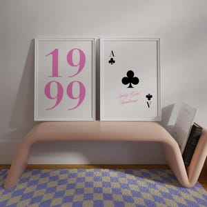 Set di 2 poster Lucky Girl Syndrome & Year, arte murale estetica, poster retrò di carte da gioco, arte murale alla moda, stampa funky, download digitale