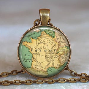 France map necklace, key chain or brooch pin, vintage map gift travel gift European travel Francophile gift globetrotter gift key ring fob Bild 3