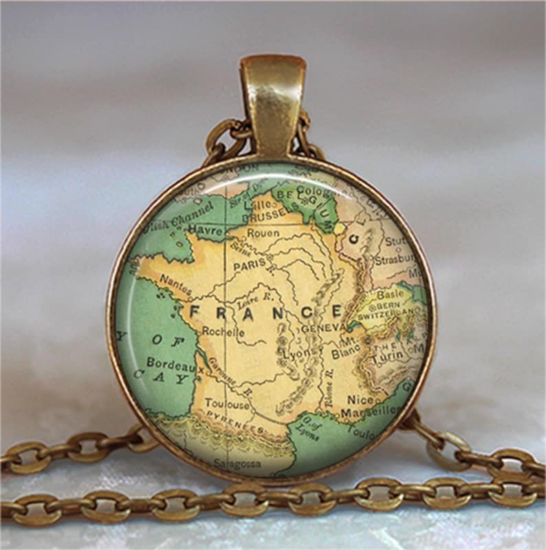 France map necklace, key chain or brooch pin, vintage map gift travel gift European travel Francophile gift globetrotter gift key ring fob Bild 3