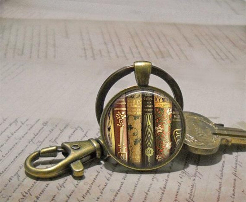 Antique Books necklace, key chain or brooch pin, book shelf book jewelry librarian gift reader teacher gift book club gift key ring key fob afbeelding 3
