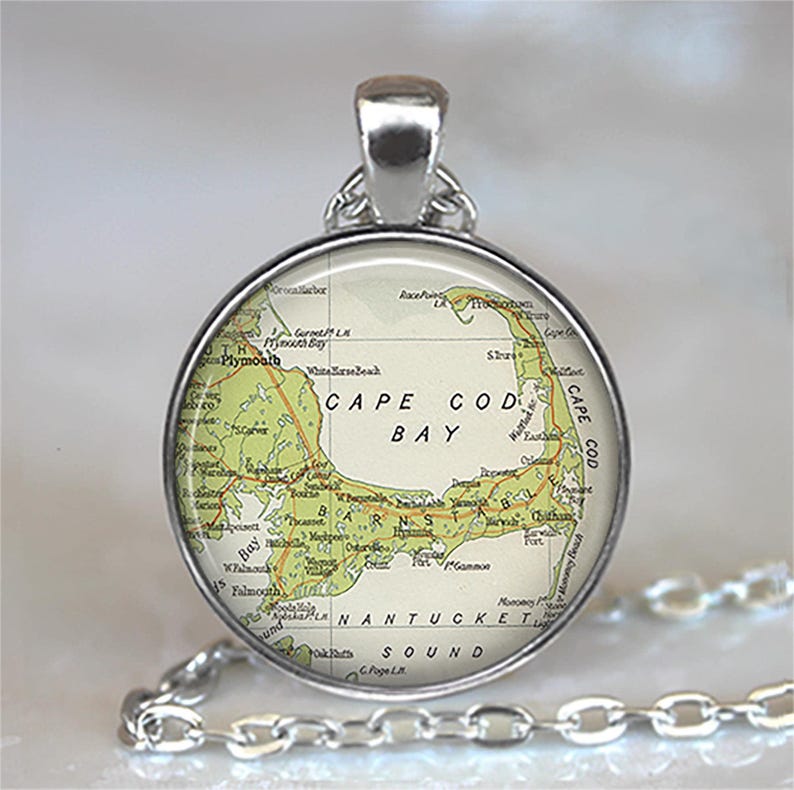 Collar con mapa de Cape Cod, llavero o broche, regalo de viaje, regalo de vacaciones de verano, llavero con mapa de la costa este imagen 1