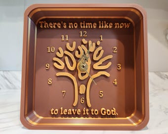 Lascia fare a Dio. OROLOGIO PERSONALIZZABILE! Scatola con albero dorato disegnato a mano. Scrivania indipendente, bancone cucina + parete