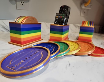 Confezione da 6 sottobicchieri "Love is Love" a tema LGBTQ+ Pride con supporto/porta telecomando! Arcobaleno e oro!