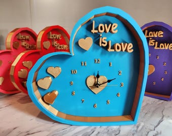 L'amore è amore! Orologio personalizzabile! Da appendere alla parete con cornice o da appoggiare su una scrivania o un bancone della cucina!