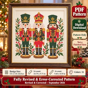 Puede incluir: Un patrón de punto de cruz con tres cascanueces en uniformes rojos, verdes y dorados, flanqueados por ramas de acebo. El texto incluye PDF Pattern, Digital Download, Pattern Only, Not a Finished Item y 151 x 136 puntadas.