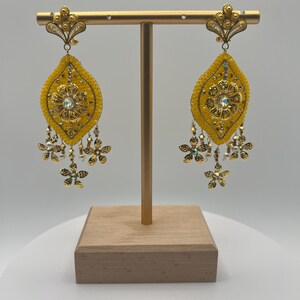 Handgeweven lange Miyuki- en Swarovski-oorbellen – 925 filigraanknop met 24 kt gouden plating, bronzen bloemen, parels en zirkoonaccenten