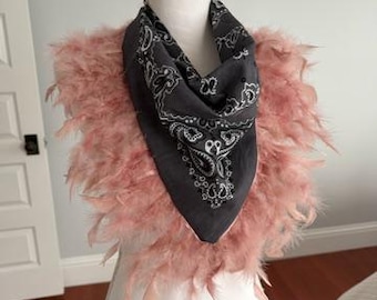 Écharpe bandana à plumes