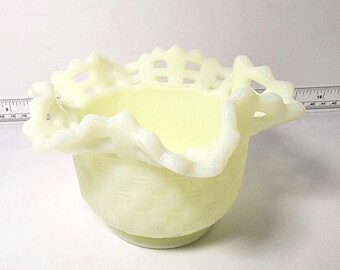 Vintage Fenton Uranium Shinning Glass Basket Weaved Trinket Bowl w/ Lace Trim