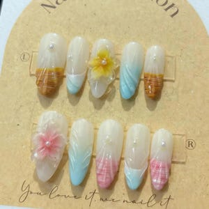 Simple Beach Press On Nails, Handmade 3D Nails with Seashells and Flowers, Summer Coastal Nails Set, Ocean Vibe Nails, Gift for Her