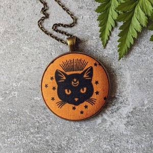 Orange Black Cat Necklace, Retro Halloween Jewelry, Witchy Jewelry, Kitschy Black Cat Face Pendant, Fall Fashion Accessories