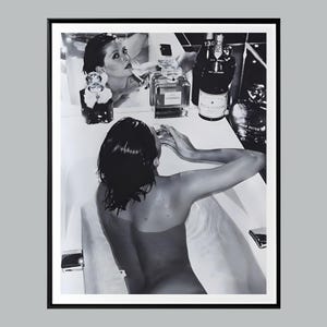 Luksusowa kobieta w wannie, wydruk projektanta, plakat feministyczny, czarno-biały, wystrój łazienki dla dziewcząt, wystrój wózka barowego, plakat vintage