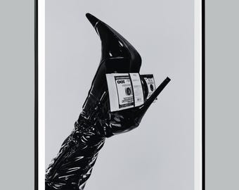 Plakat z czarnym butem i dolarem, czarno-biały, wysoka moda, modna bogata kobieta, projekt pieniędzy