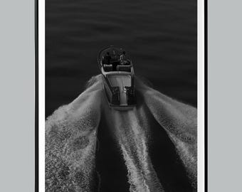 Luxe jachtmuurkunst, elegant premium gevoel, zwart-wit, bootkunst, minimalistisch nautisch decor, luxe modeprint, Hypebeast-decor