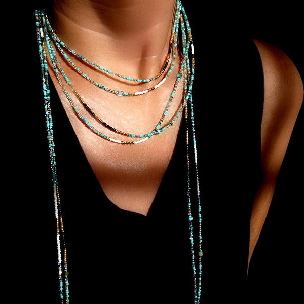 Collar o pulsera larga Capri de cuentas turquesas: cierre chapado en oro