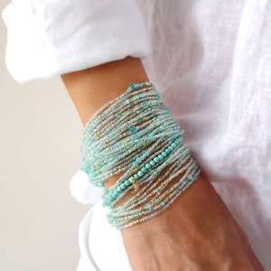 Aquamarine Seed Bead Stretch Armband: März Geburtsstein Halskette