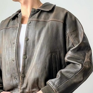 RARE blouson aviateur vintage surdimensionné en cuir marron vieilli - Style aviateur unisexe des années 90, coupe oversize « LIVRAISON GRATUITE »